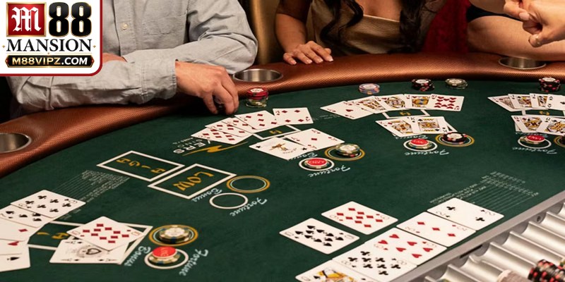 Xếp 7 lá thành 2 tay bài trong cách chơi Pai Gow Poker